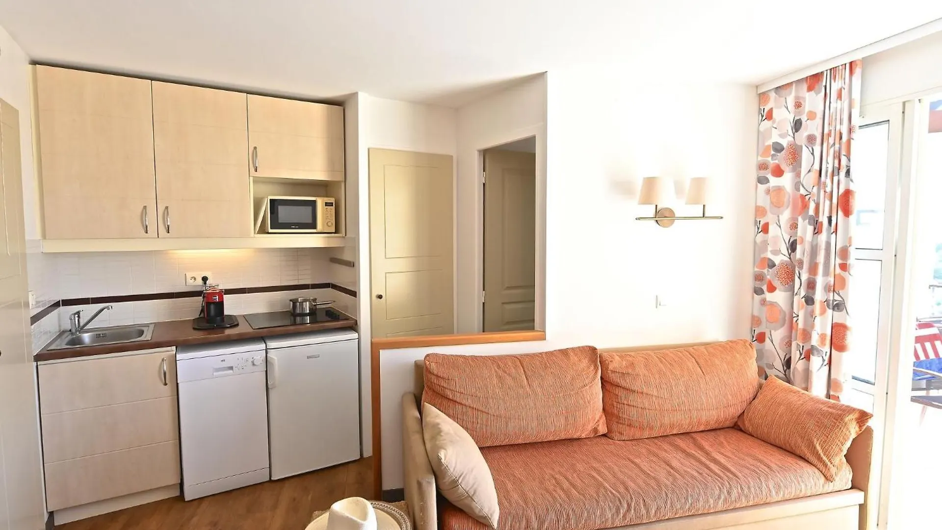 Apartment Village Cap Esterel - L'Esquinade-1 By Interhome Saint-Raphael  0*, Saint-Raphael (Var) France