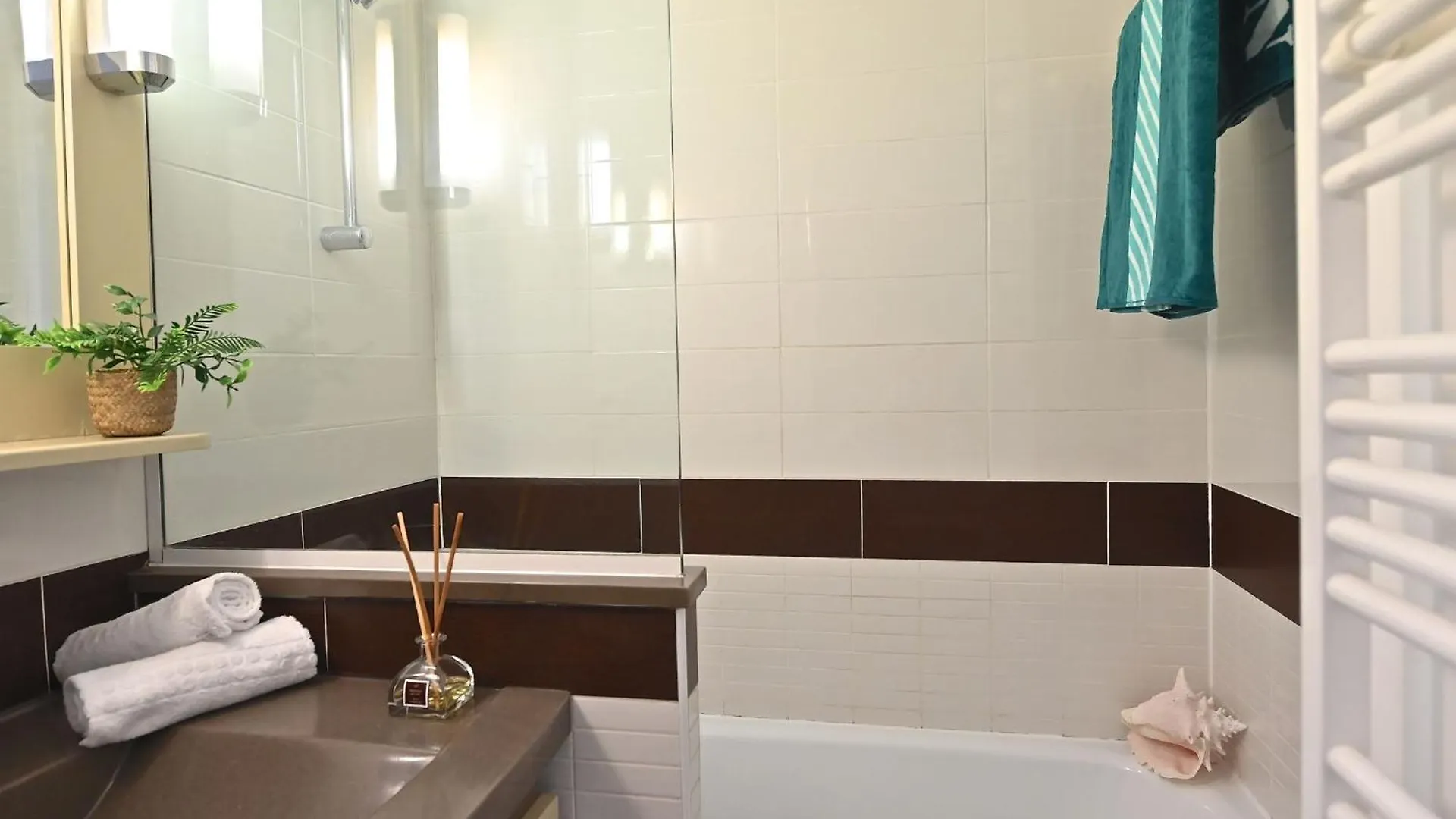 Apartment Village Cap Esterel - L'Esquinade-1 By Interhome Saint-Raphael