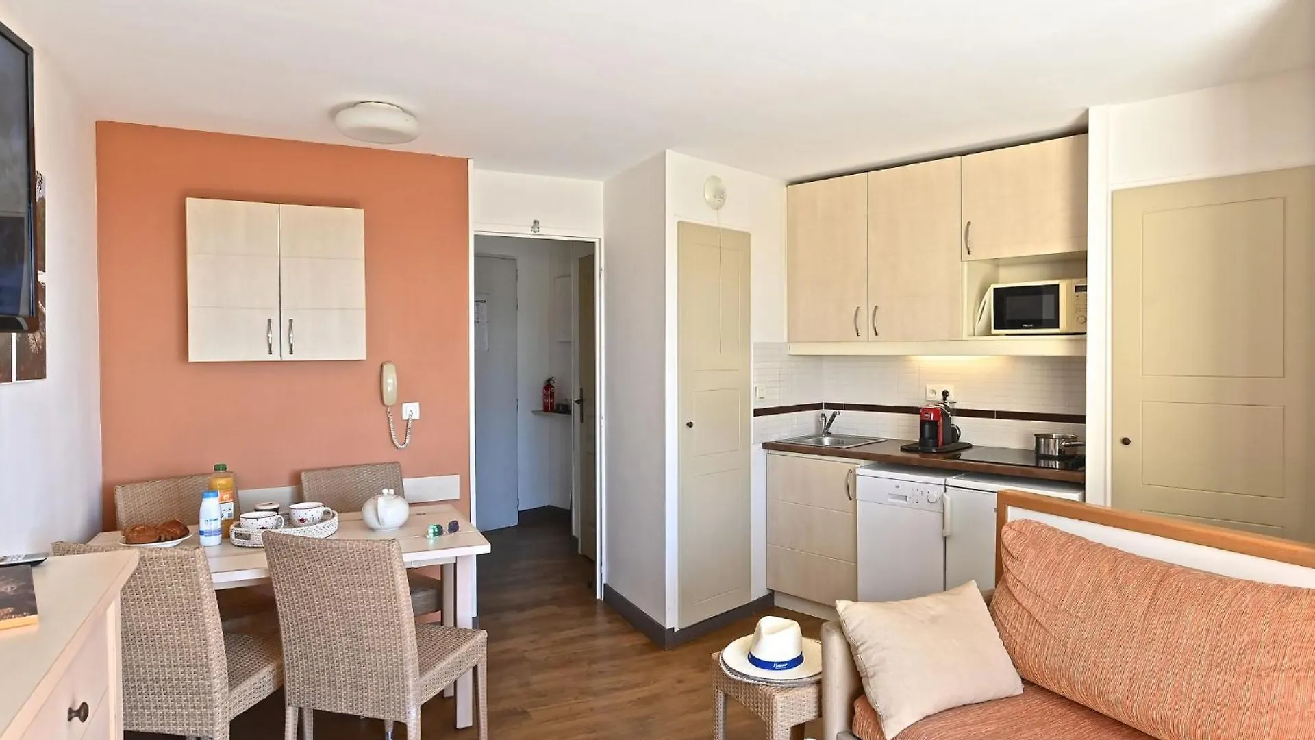 Apartment Village Cap Esterel - L'Esquinade-1 By Interhome Saint-Raphael  0*, Saint-Raphael (Var)